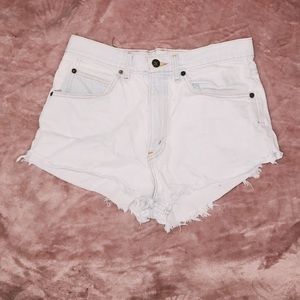 LEVIS — CUTE DENIM LIGHT WASH HIGHWAISTED SHORTS